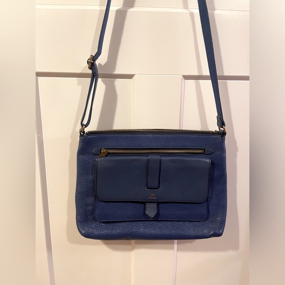 Fossil Blue Leather Crossbody Messenger Style Purse with front snap pocket - Picture 2 of 16